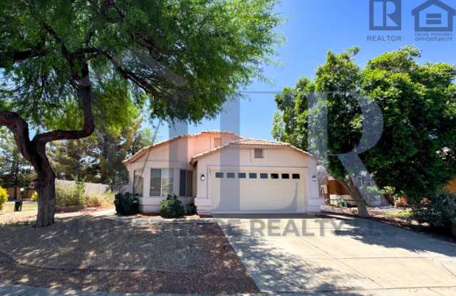 3Bed/2Bath House at Arrowhead Lakes! $199 MOVE-IN SPECIAL! Ready for Immediate Move-In! photos photos