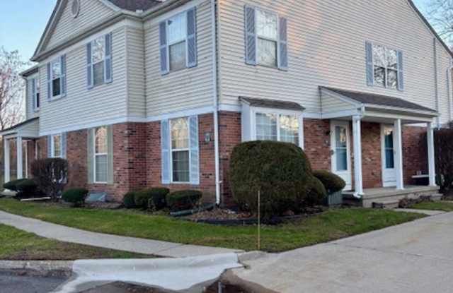 Beautiful 2 bedroom upper condo with 1 car garage, Harrison Township photos photos