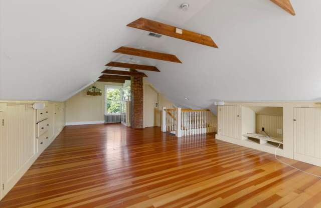 984 Chestnut Gallery 3