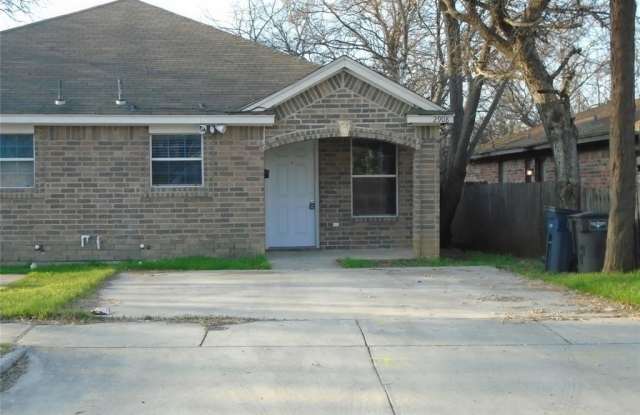 2908 Ennis Avenue - 2908 Ennis Avenue, Fort Worth, TX 76111
