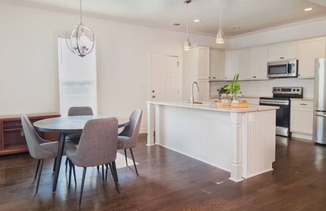 Spacious 4/3.5 w/ Master on Main and Fully Fenced Backyard! photos photos Spacious 4/3.5 w/ Master on Main and Fully Fenced Backyard! photos photos