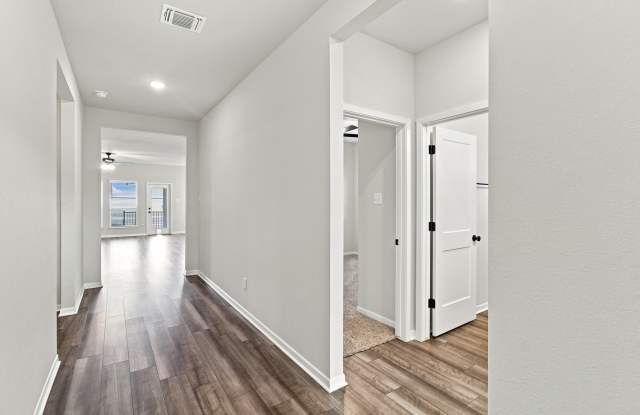 2827 Fox River Drive Gallery 2