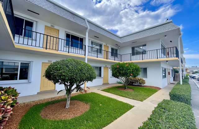 3240 Lake Osborne Drive unit: 206 photos photos