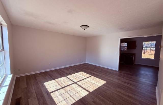 4825 Red Oak Drive Gallery 2