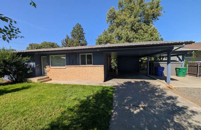 3 bedroom 2 bath Pet-Friendly House with Amazing Backyard! photos photos