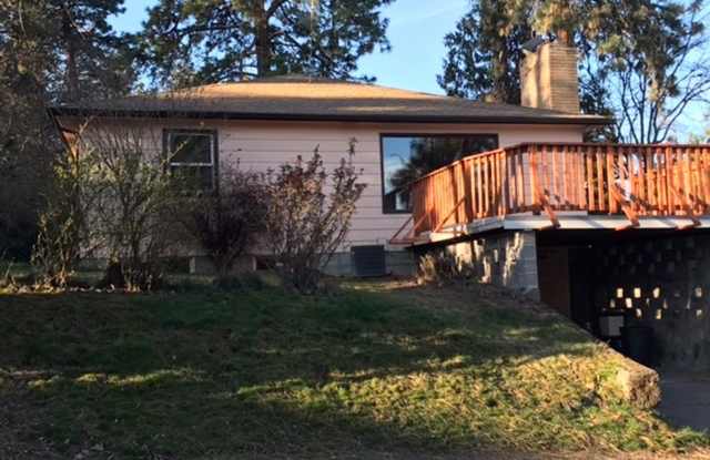 500 W 17th St - 500 West 17th Street, The Dalles, OR 97058