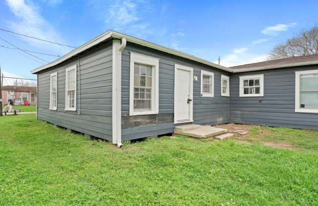 1721 West 5th Street - 1721 West 5th Street, Freeport, TX 77541