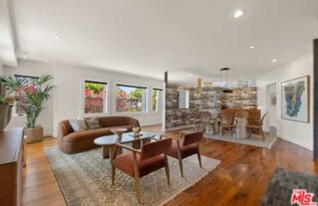 2700 Glendower Avenue Gallery 3
