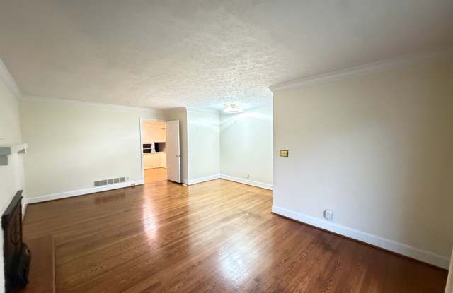 Lovely 4 Bedroom and 3 Bath House! Gallery 4