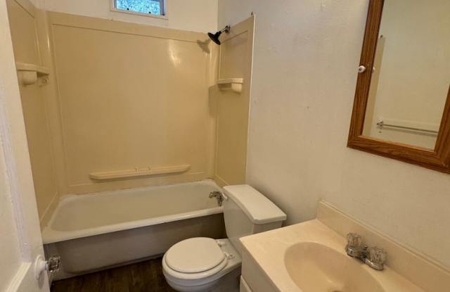 615 Lapsley Avenue - 615 Lapsley Avenue, Anniston, AL 36207