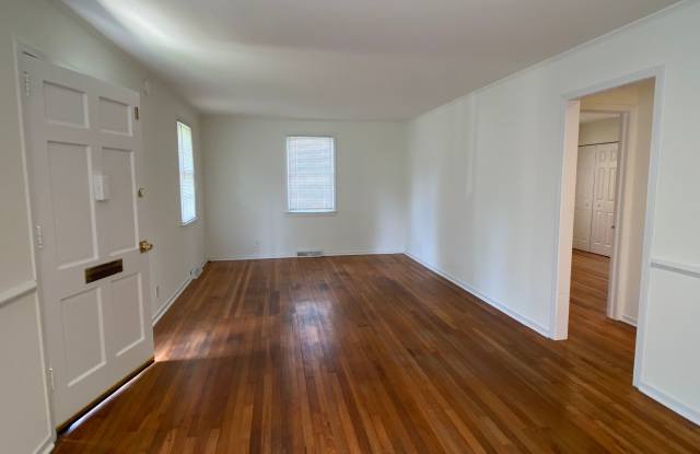 Three Beds, One Bath in Highland Springs. Available in October. Gallery 3
