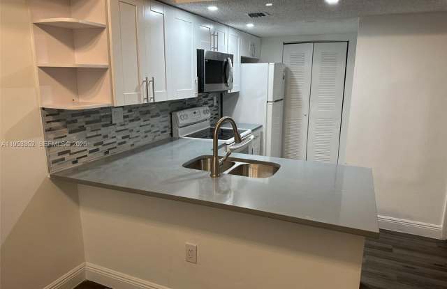 7155 NW 179th St photos photos