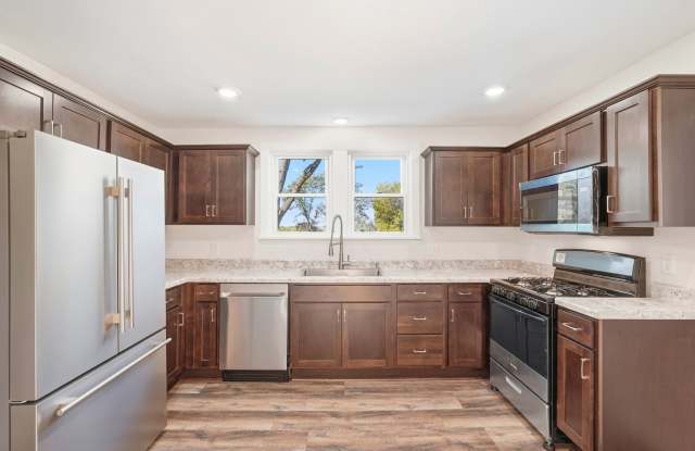 Beautifully Renovated 3BR SF Home with Brand-New Kitchen & Modern Finishes Gallery 3