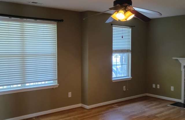 Lovely Four Bedroom Home - Located in Northeast Columbia! Gallery 4