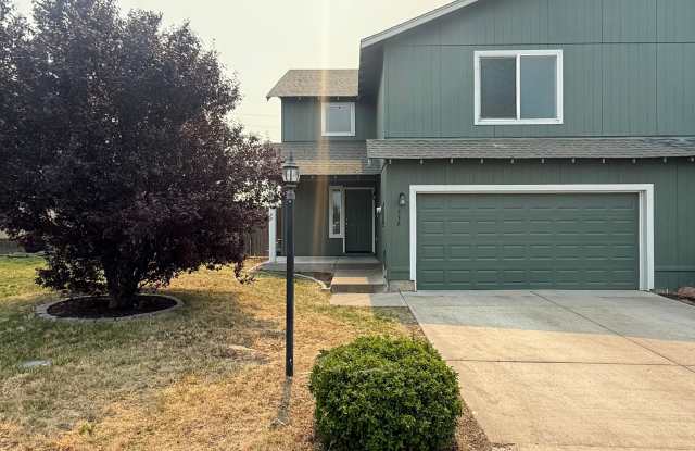 Spacious Strawberry Heights Duplex for Rent photos photos