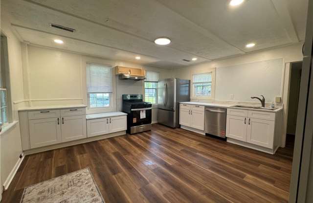 5192 Darrow Road Gallery 2