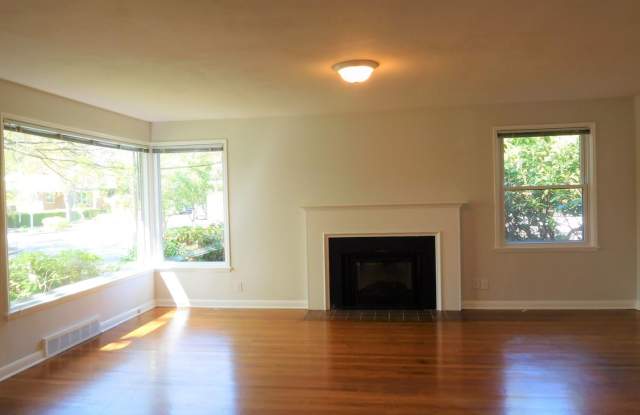 6558 24th Ave NE Gallery 2