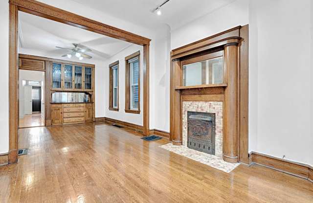2439 N Seminary Avenue Gallery 3