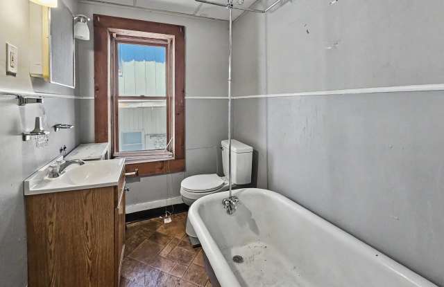 1403 North Sumner Avenue - 2nd Fl Gallery 4