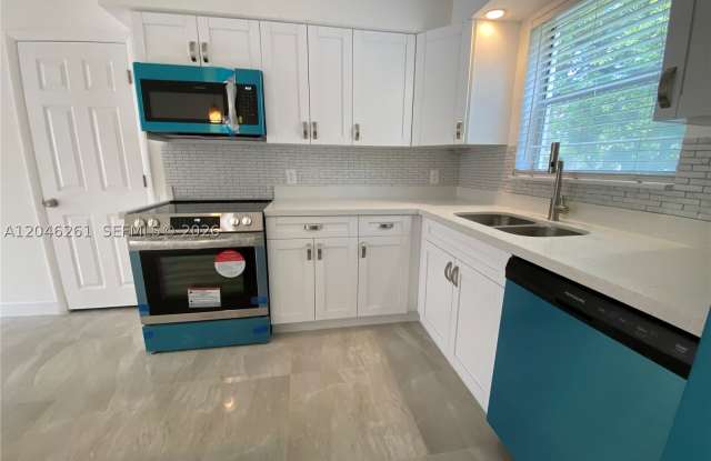 601 SE 5th Ct Gallery 2