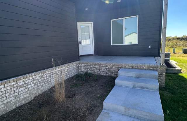 $1795 - 4 bed 3 bath - New Build Duplex in a beautiful neighborhood! Gallery 2
