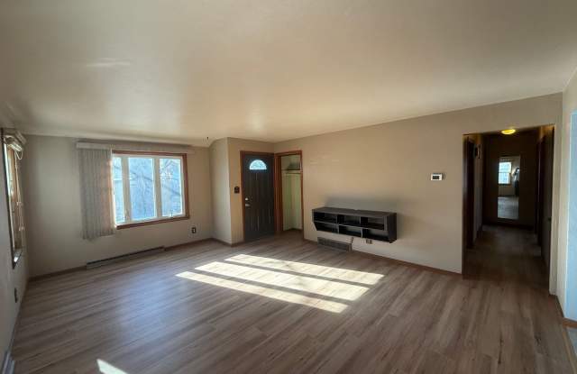 COZY 3 BEDROOM W/ SPACIOUS BACKYARD - 1857 Harold Street, Green Bay, WI 54302