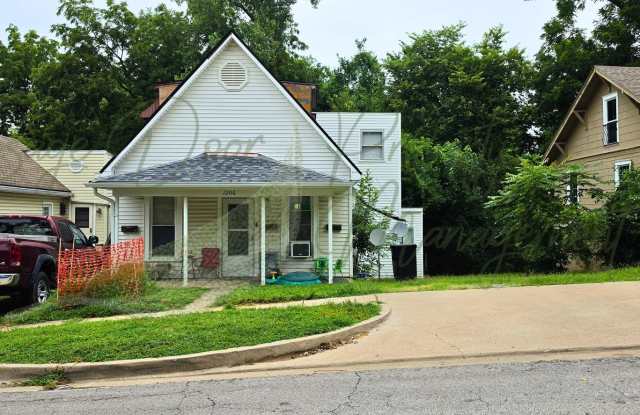 1206 W Maple Ave Gallery 3