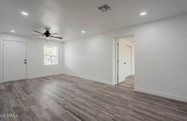 5039 N 18th Avenue Gallery 4