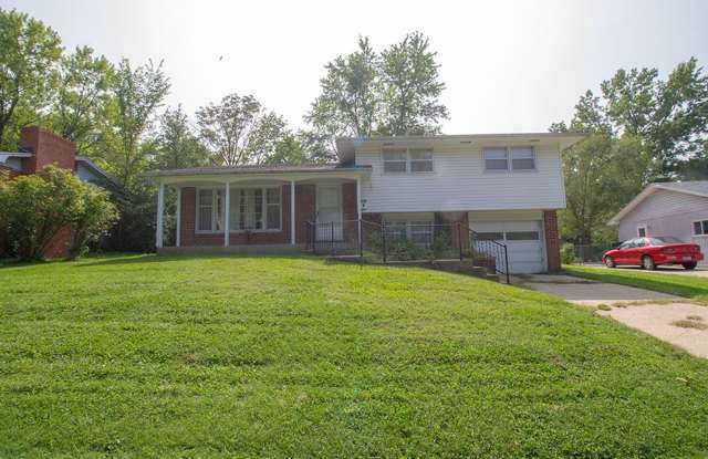 3 Bedroom Central Home - 2008 Woodlea Drive, Columbia, MO 65201