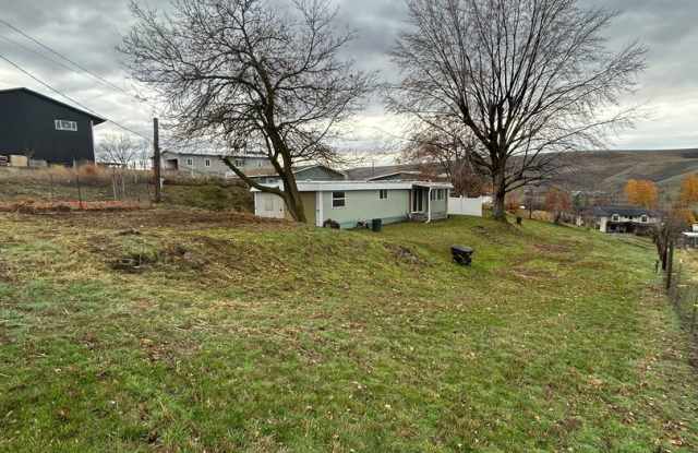 Updated 3 bedroom manufactured home - 644 Southwest 37th Street, Pendleton, OR 97801