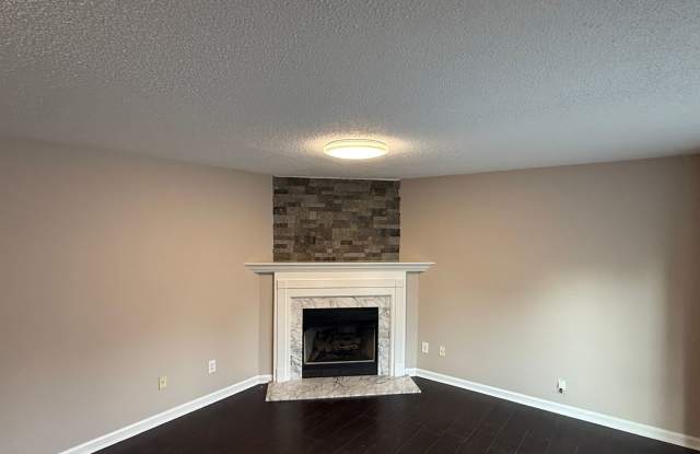 Spacious 3-Bedroom Townhome with Fireplace & Private Fenced Backyard Gallery 4