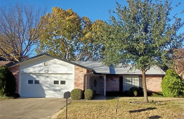 707 Cavendish Drive - 707 Cavendish Drive, Arlington, TX 76014