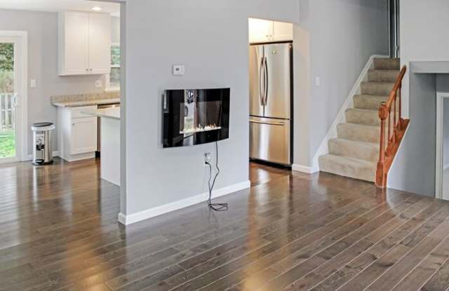 2455 Yardley Court Gallery 4
