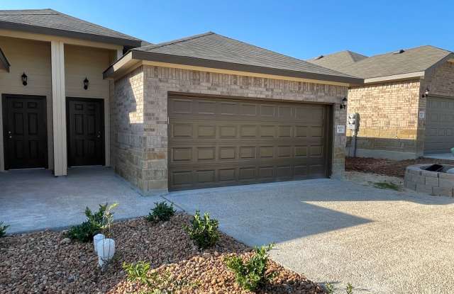 Brand NEW 3 Bedroom, 2 bathroom in a PRIME location! photos photos