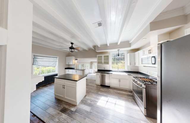 Updated  4/3.5 Farmhouse in Bethesda on Private, 1.5 Acre Lot Gallery 4