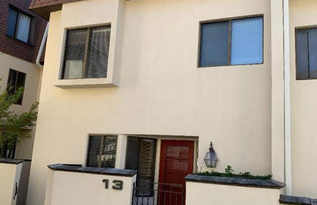 100 LLANALEW ROAD - 100 Llanalew Road, Montgomery County, PA 19041