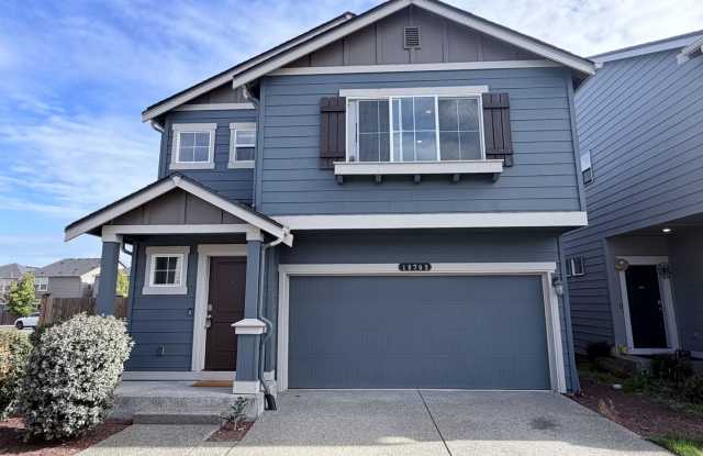 Beautiful 4-Bedroom Puyallup Home with Fenced Yard, Mt. Rainier Views & Modern Finishes Gallery 1