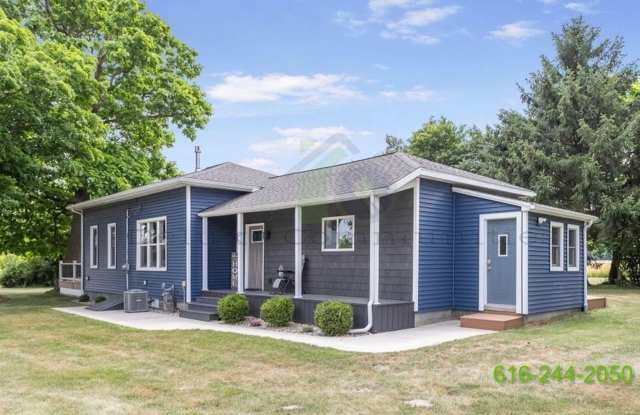 Zeeland Gem! Gorgeous 2 Bed/2 Bath Single-Family Home – Completely Renovated Gallery 1