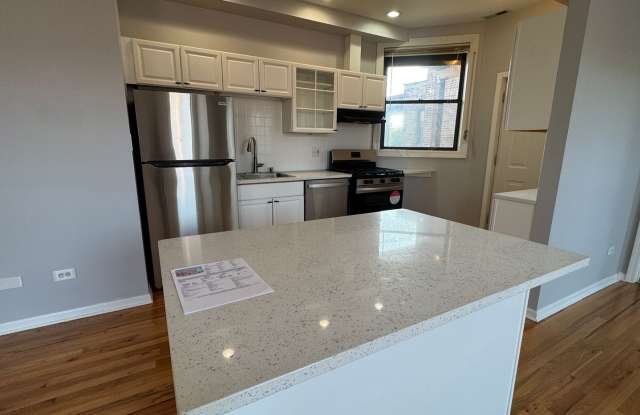 5900 S King Dr - Unit C3 Gallery 4