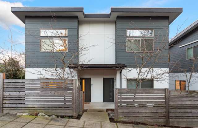 Contemporary 3BR Seattle Townhome – Comfort Meets Functional photos photos