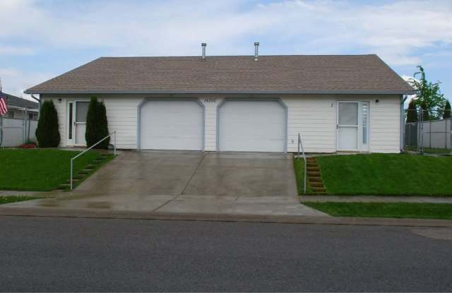 **Winter Special** 2 bed 1 bath duplex - 14360 North Cassia Street, Rathdrum, ID 83858