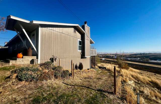 Large Home with Beautiful Views! Gallery 4