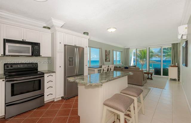 1041 Hillsboro Mile Gallery 2