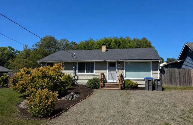 *Available Now* Conveniently located 3 bed rambler in Central Kitsap with fenced back yard photos photos