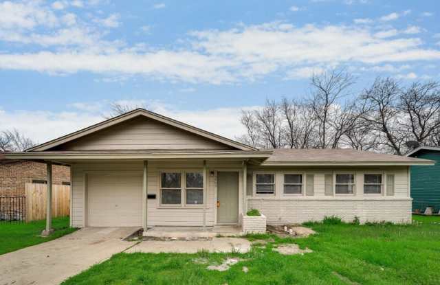 3963 Pate Dr - 3963 Pate Drive, Fort Worth, TX 76119