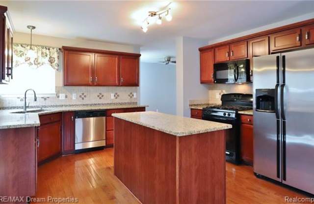 8298 S WARWICK Court Gallery 2