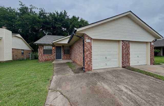 3 bedroom 2 bathroom duplex In Broken Arrow! - 116 East Canton Street, Broken Arrow, OK 74012 3 bedroom 2 bathroom duplex In Broken Arrow! - 116 East Canton Street, Broken Arrow, OK 74012