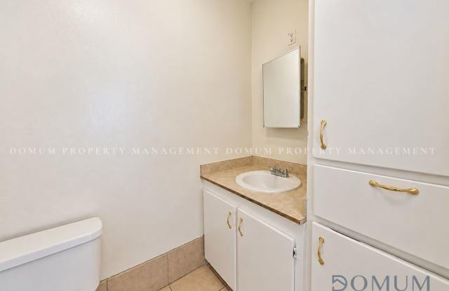 2419 Vine Avenue - A Gallery 2