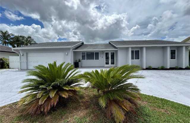 7010 SW 144th Pl - 7010 Southwest 144th Place, Kendale Lakes, FL 33183
