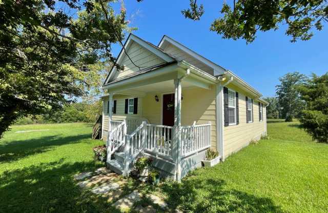 20 mins to Clarksville, Virginia and Located Just Off Highway 58 - 2225 Buckshoal Road, Halifax County, VA 24598